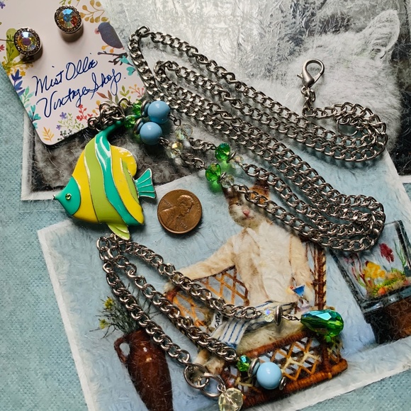 🐠 Yellow & Green Enameled ANGEL Fish Necklace - Sparkly Aurora Borealis ER's - Picture 6 of 7